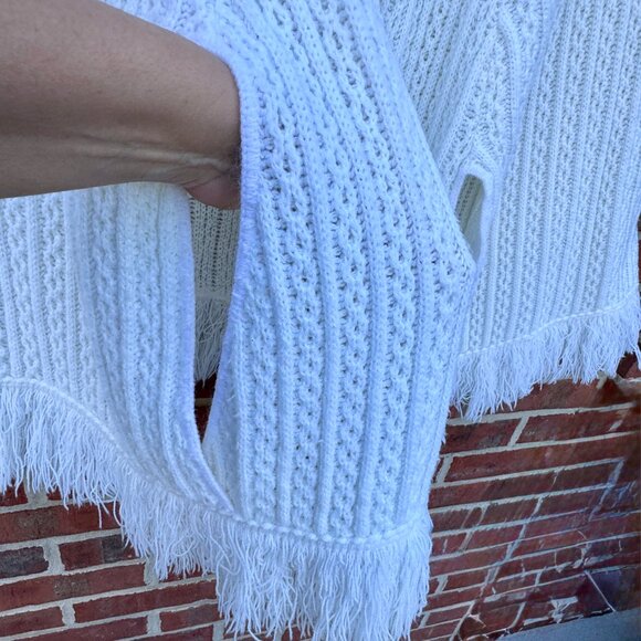VTG Crochet Poncho Cardigan Sweater Cape OSFM White Fringe 70s Boho Grandma - Picture 3 of 7